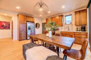 Ski Vacation Townhouse w Fireplace - Mtn Views